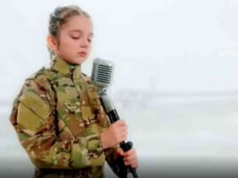 Amelia, la niña ucraniana que canta sobre su país