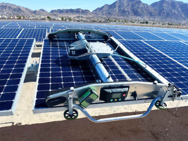 Robots israelíes limpiarán paneles solares de la India durante 25 años
