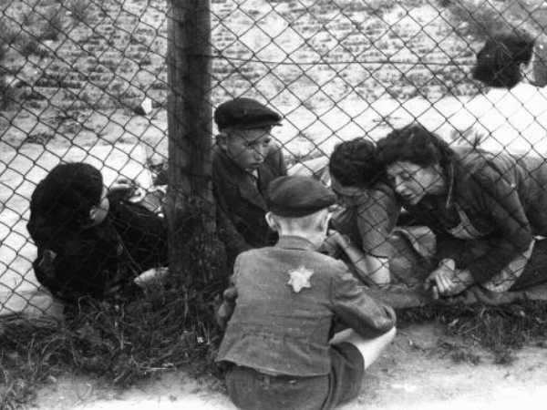 LOS NIÑOS EN EL HOLOCAUSTO