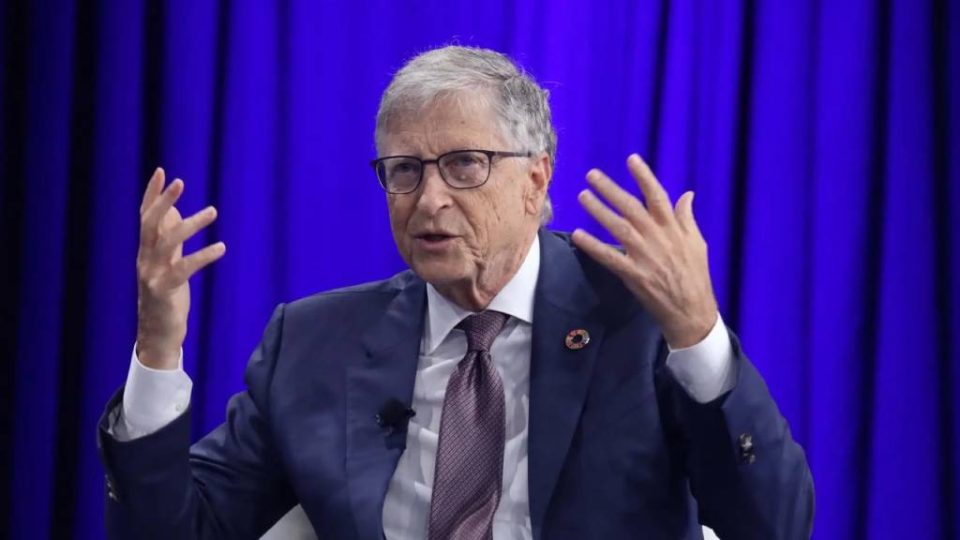 La predicción de Bill Gates que ya se está haciendo realidad en todo el mundo: "estamos enfrentando dos crisis..."