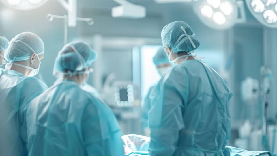 La donación en asistolia controlada implica que el donante falleció por paro cardíaco irreversible primero