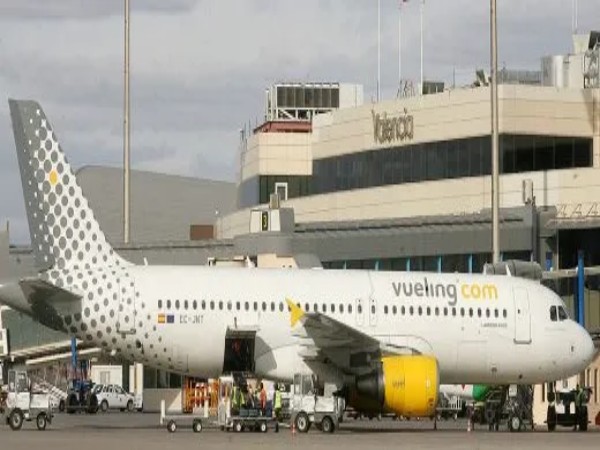Expulsan de un avión a un grupo de niños judíos de una aerolínea española