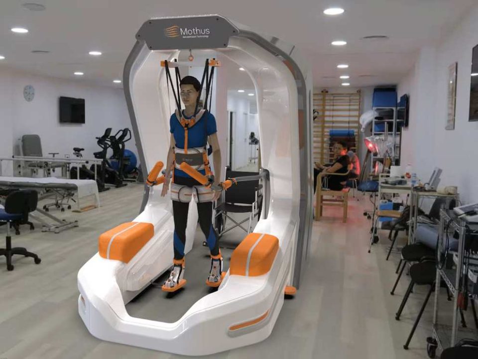 Con tecnología robótica y de inteligencia artificial se impulsa una mejor rehabilitación a personas que sufren discapacidad tras un ACV, por parálisis cerebral, entre otras enfermedades
