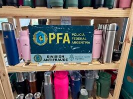 Venden termos “truchos” fabricados con materiales tóxicos: cómo identificarlos