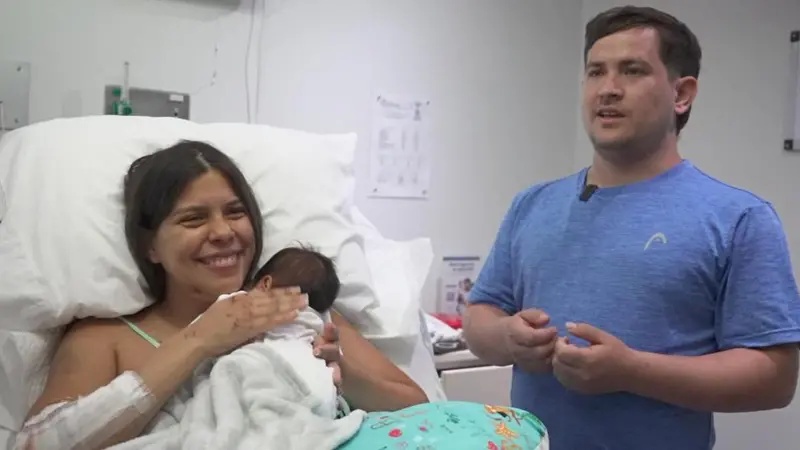 La madre rescatada de entre los escombros en Venezuela junto a su bebé le cuenta a la BBC cómo el recién nacido la ayudó a sobrevivir