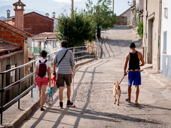 Los psicólogos coinciden: las personas que tienen la buena costumbre de saludar a los vecinos, viven más felices y saludables